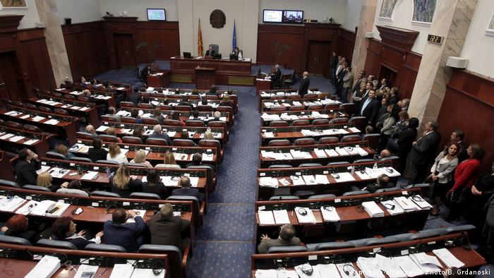 Mazedonien Parlament (picture-alliance/AP Photo/B. Grdanoski)