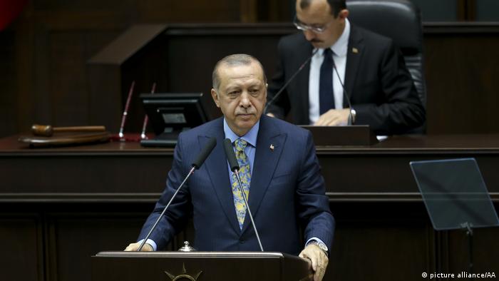 Президент Турции Реджеп Тайип Эрдоган в парламенте 23 октября
