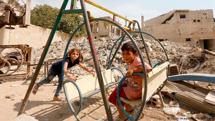 Syrien l Alltag in Ghouta l Kinder spielen in Zabdin (Getty Images/AFP/L. Beshara)
