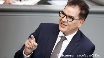 Deutschland Entwicklungsminister Müller (picture-alliance/dpa/C. Koall)