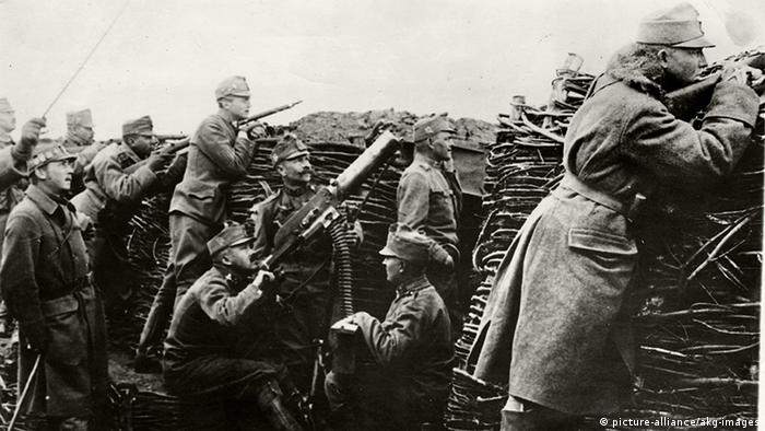 نیروهای پیاده‌نظام اتریش در سنگرهای جنگ جهانی اول