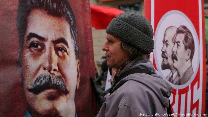 Портрет Сталіна на травневій демонстрації у Новосибірську
