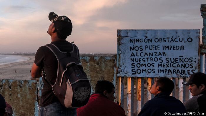 Flüchtlingskarawane Grenze Mexiko-USA (Getty Images/AFP/G. Arias)