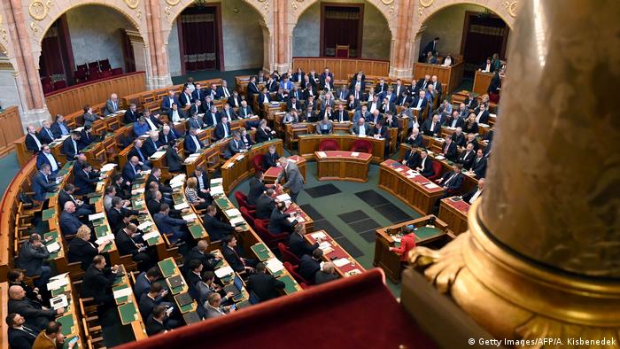 Ungarn Parlament in Budapest (Getty Images/AFP/A. Kisbenedek)