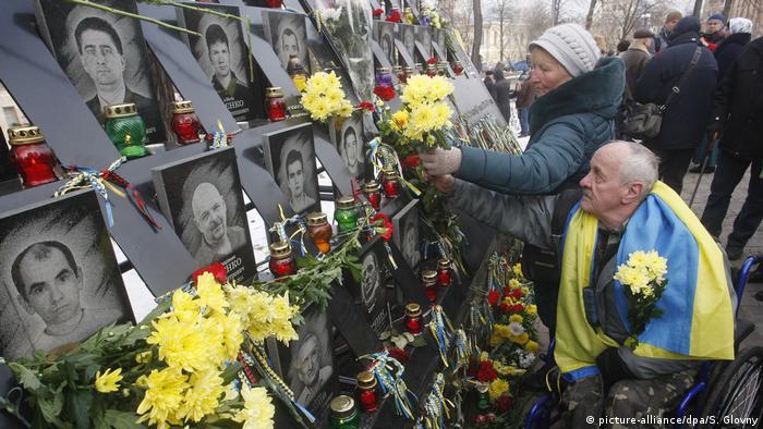 Memorial a las víctimas de las protestas antigubernamentales en la Plaza Maidán, en Ucrania.