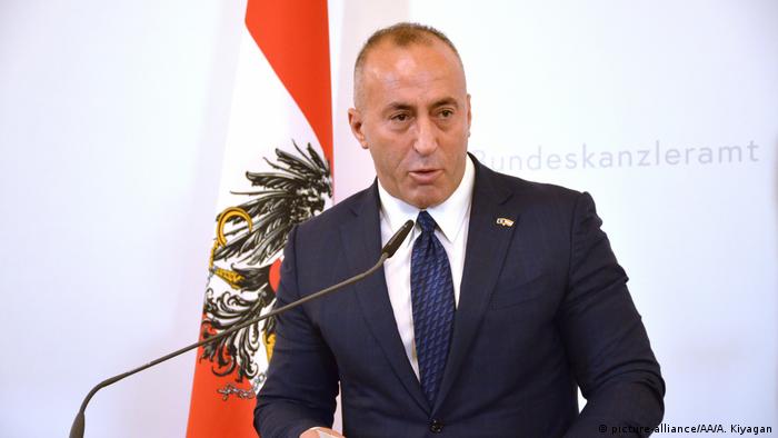 Kosovo erhöht Einfuhrzölle - Ramush Haradinaj spricht auf der West-Balkankonferenz in Österreich (picture-alliance/AA/A. Kiyagan)