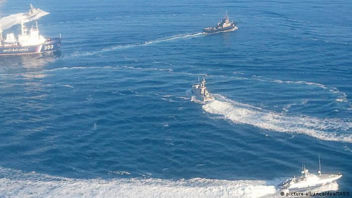 Russland - Drei Schiffe der ukrainischen Marine haben die russische Grenze illegal überschritten. (picture-alliance/dpa/TASS)