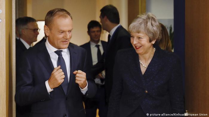 EU-Sondergipfel zum Brexit in Brüssel - May und Tusk