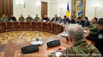 Ukraine Kiew Präsident Poroschenko beim Treffen mit dem nationalen Sicherheitsrat (Reuters/Ukrainian Presidential Press Service/M. Markiv)