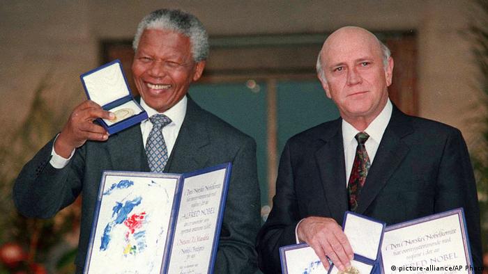 Nelson Mandela and FW de Klerk (picture-alliance/AP Photo)