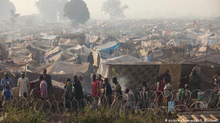 Zentralafrikanische Republik Flüchtlingslager (picture-alliance/dpa/R. Blackwell)