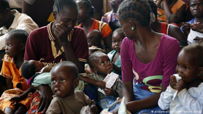 Zentralafrikanische Republik Unterernährte Kinder (picture-alliance/AP Photo/J. Delay)