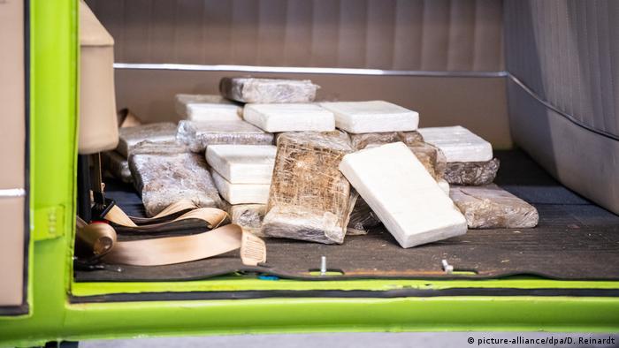Cocaine that was found hidden within an old VW bus in Hamburg, Germany (picture-alliance/dpa/D. Reinardt)