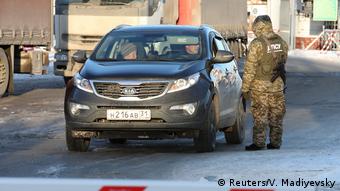 Ukraine Russland Konflikt l Grenzkontrolle in Goptovka (Reuters/V. Madiyevsky)