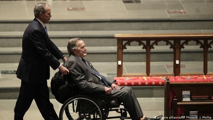 Ex-US-Präsdient George H.W. Bush gestorben (picture alliance/AP Photo/D. J. Phillip)