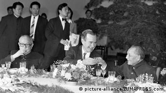 1989 George H.W. Bush Besuch in China (picture-alliance/ZUMAPRESS.com)