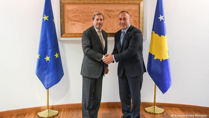 Kosovo Besuch des EU-Kommissars Johannes Hahn (Kosovo Prime Minister )