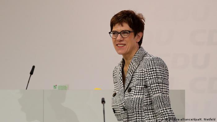 Deutschland CDU Bundesparteitag Annegret Kramp-Karrenbauer (picture-alliance/dpa/K. Nietfeld)