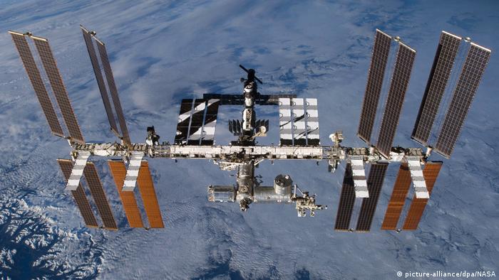 The International Space Station as seen from outer space (picture-alliance/dpa/NASA)