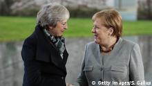Deutschland Treffen Theresa May und Angela Merkel