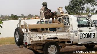 Ecombib, ECOWAS-Friedenstruppe in Guinea-Bissau und 2 Gruppen von 15 PAIGC-Dissidenten