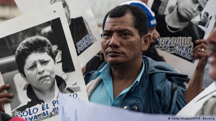 Protestas ante la embajada de Nicaragua en Costa Rica contra el encarcelamiento de los periodistas Miguel Mora y Lucía Pineda. (22.12.2018).