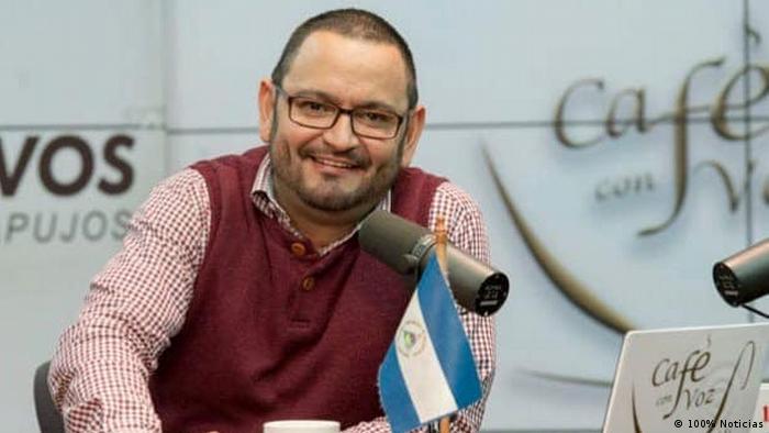 Luis Galeano, redactor jefe de Café con Voz, que se emitía en el canal 100% Noticias.