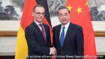 China | Außenminister Maas und Wang Yi (picture-alliance/Xinhua News Agency/Zhai Jianlan)