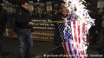 Griechenland Debatte zu Nord Mazedonien Protest vor dem Parlament (picture-alliance/AP Photo/M. Varaklas)
