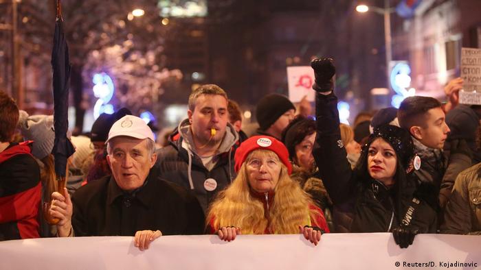 Serbien | Proteste gegen PrÃ¤sident Vucic (Reuters/D. Kojadinovic)