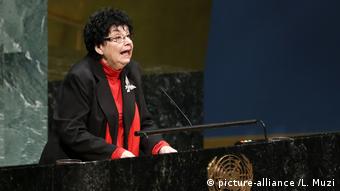 USA, New York: Inge Auerbacher hält eine Rede im UN Hauptsitz (picture-alliance /L. Muzi)