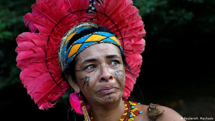 Indigenous woman from the Pataxo Ha-ha-hae tribe in Brazil (photo: REUTERS/Adriano Machado)
