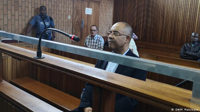 SÃ¼dafrika Ehemaliger Finanzminister aus Mosambik, Manuel Chang, vor Gericht ( DW/M. Maluleque)