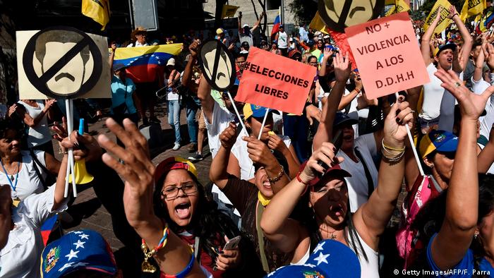 Venezuela Protest & Demonstration gegen Nicolas Maduro in Caracas (Getty Images/AFP/F. Parra)