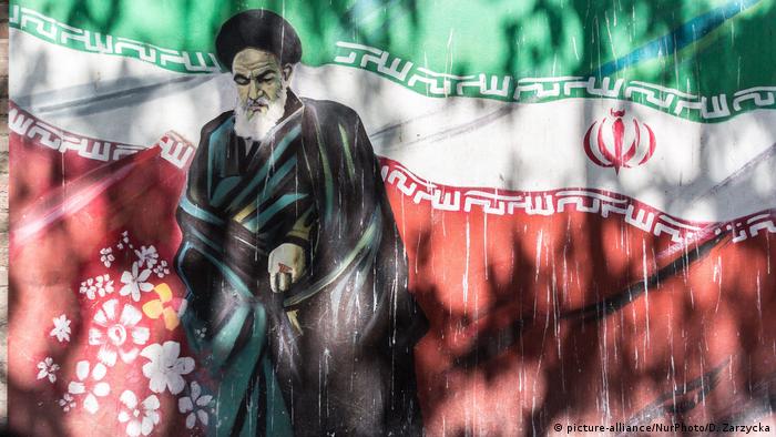 Iran Graffiti von Ruhollah Khomeini in Teheran (picture-alliance/NurPhoto/D. Zarzycka)