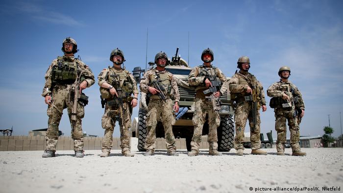Symbolbild | Deutschland | Militär (picture-alliance/dpa/Pool/K. Nietfeld)