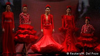 Στιγμιότυπο από τις εκδηλώσεις μόδας, στα πλαίσια του ισπανικού Flamenco Fashion Show στη Σεβίλλη