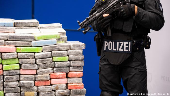 برای شناسایی و دستگیری اعضای باند قاچاق کوکایین به آلمان در مراحلی بیش از ۵۰۰ مامور دستگاه‌های مختلف همکاری کرده‌اند