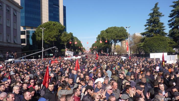 Albanien Protesten der Opposition in Tirana (DW/A. Ruci)
