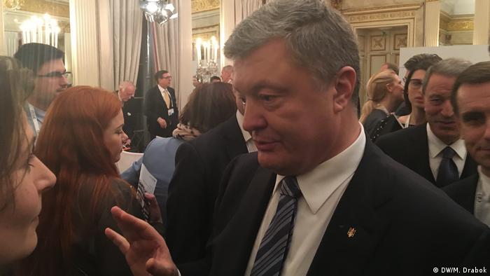  Петро Порошенко під час неформальних дискусій на Мюнхенській конференції