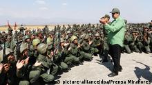 Venezuela Maduro vor regierungstreuen Soldaten