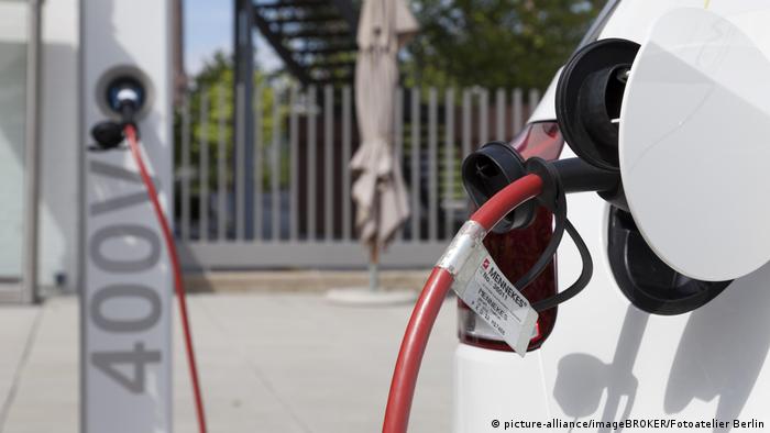 Germania Wolfsburg stație de încărcare a mașinilor electrice (picture-alliance/imageBROKER/Fotoatelier Berlin)