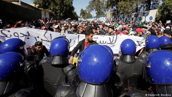 Algerien Proteste gegen Verlängerung der Amtszeit von Präsident Abdelaziz Bouteflika (Reuters/R. Boudina)
