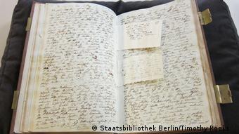 Ένα από τα θρυλικά σημειωματάρια του Χούμπολτ στην Κρατική Βιβλιοθήκη του Βερολίνου