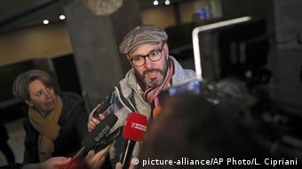 Mağdurlardan François Devaux gazetecilere açıklamalarda bulundu 