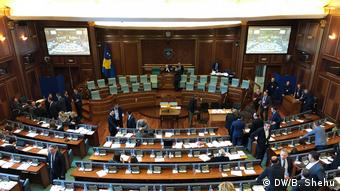 Kosovo Parlament (DW/B. Shehu)