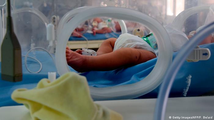 Tunesien | Elf Babys in Klinik gestorben (Getty Images/AFP/F. Belaid)