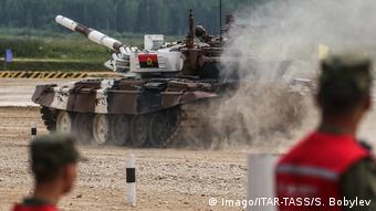 Militärübung l Angola s T 72B3 tank l Militär