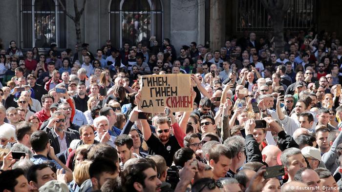 Protest gegen den serbischen Präsidenten Vucic in Belgrad (Reuters/M. Djurica)