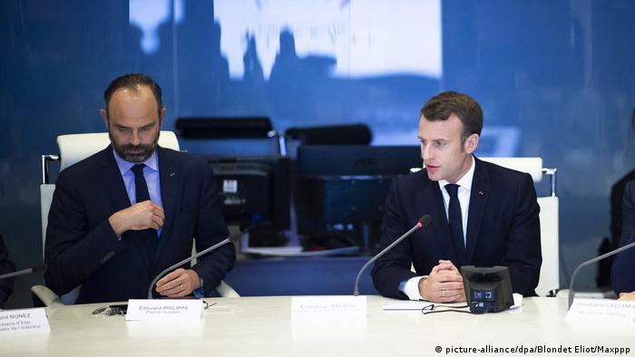 Al primer ministro Édouard Philippe le toca venderle las reformas del presidente Macron al público. (picture-alliance/dpa/Blondet Eliot/Maxppp)